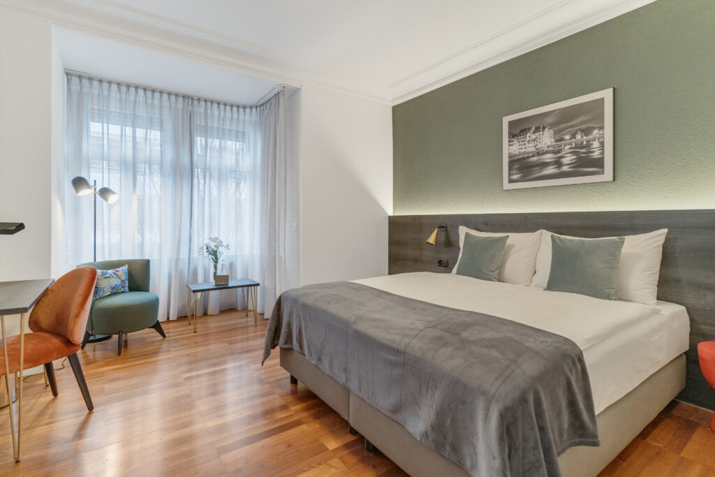 Doppelzimmer mit Queenzbett Hotel Waldstätterhof Luzern