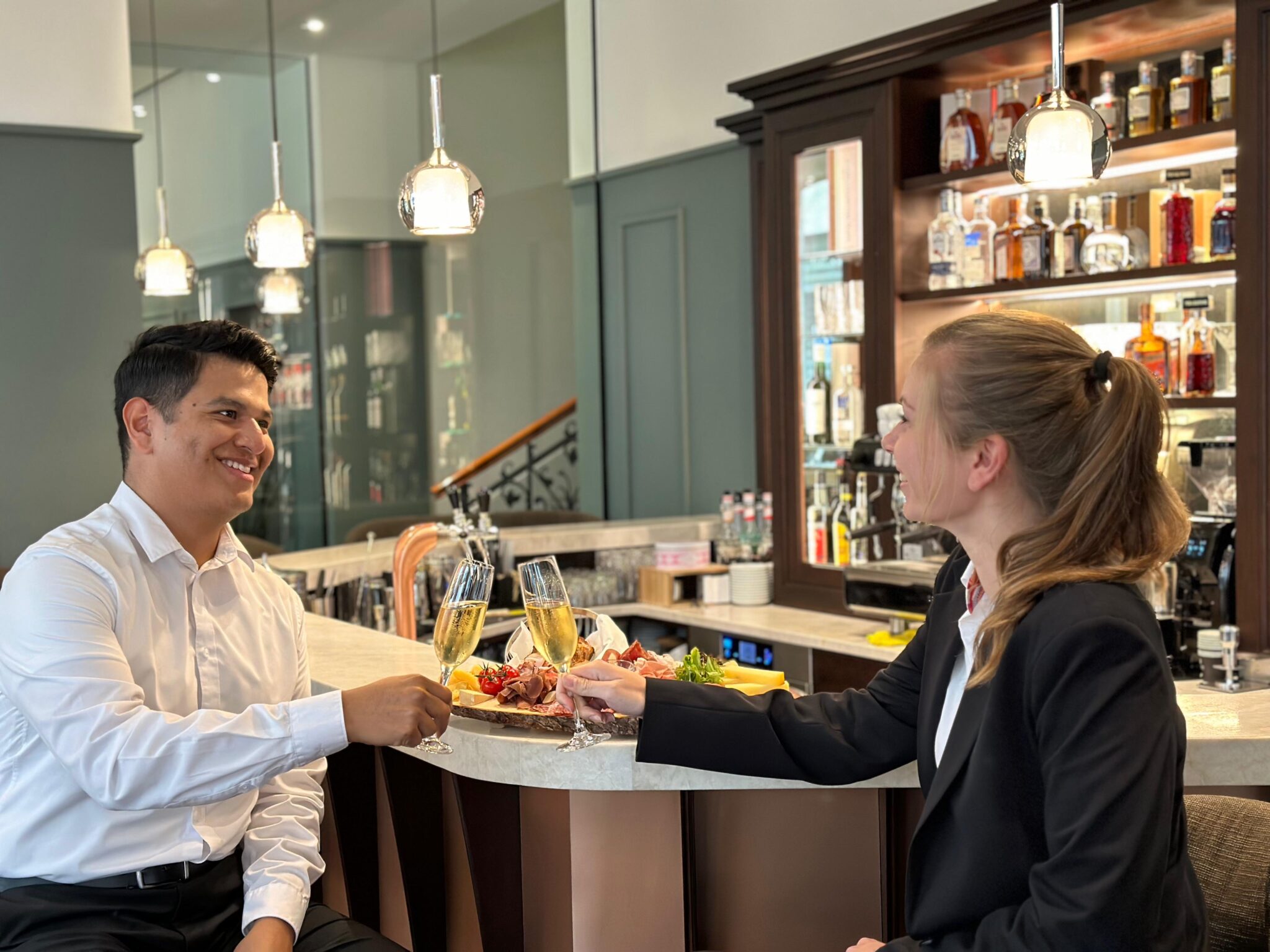 Wine Tasting an der Gleis 1 Bar am Bahnhof mit Apéroplättli