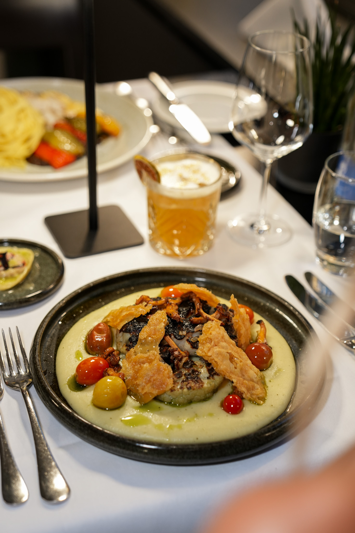 Grillierter Blumenkohl im Gleis 1 Restaurant von der neuen Herbstkarte 2025