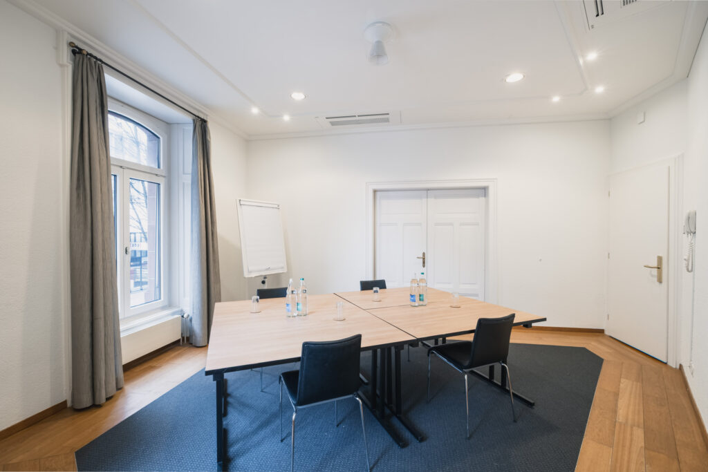 Seminarraum Obwalden Hotel Waldstätterhof Luzern für vier Personen